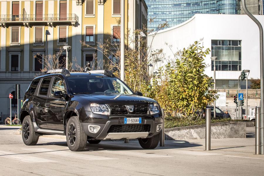  Dacia Duster Black Shadow 2016 года  (фото 14 из 28)